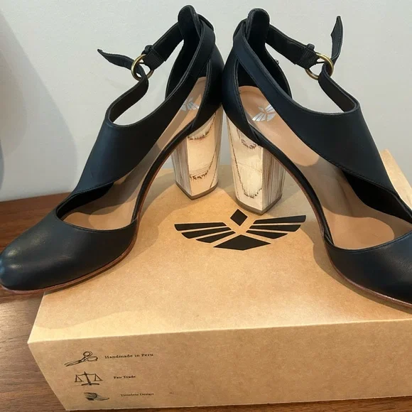 Fortress Like New Black Heels with Gold Buckle - Picture 2 of 6